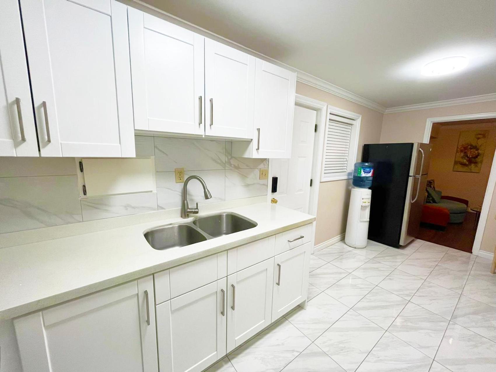 ריצ'מונד Private Suite With Private Entrance King Bed מראה חיצוני תמונה