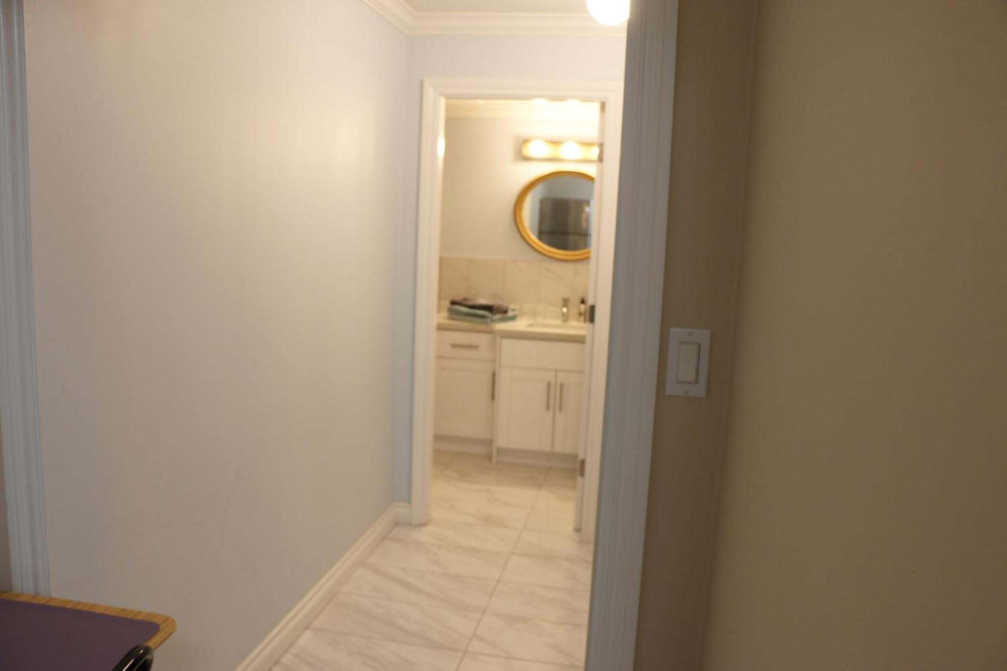 ריצ'מונד Private Suite With Private Entrance King Bed מראה חיצוני תמונה